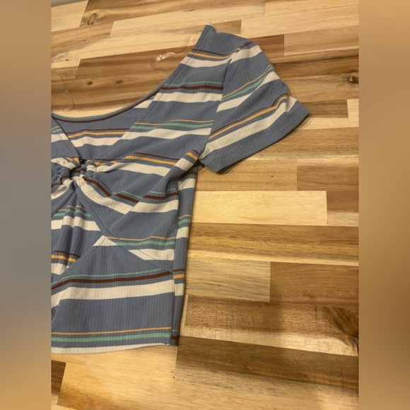 Stylish Striped Crop Top in Blue and White - Picture 5 of 6